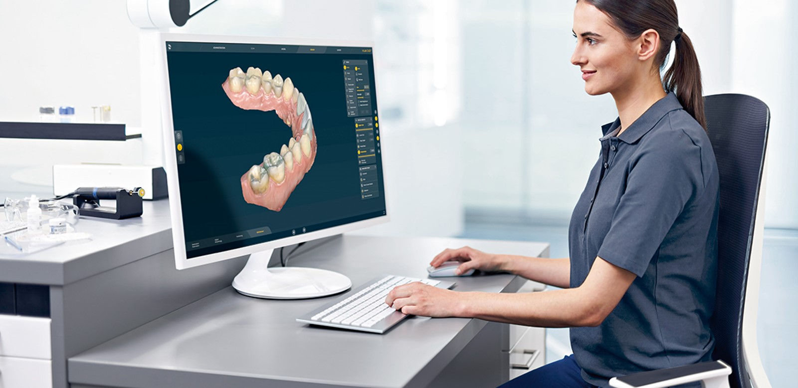 lab-image-inlab-sw-22-screen-woman.jpeg